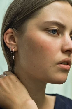 Maria Black Basic hoop earring M 16mm PAIR Øredobber Sølv