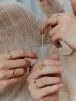 Maria Black Rose Ring Ring Gull