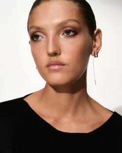 Tom Wood Sleek Ear Chain 64mm Øredobber Sølv